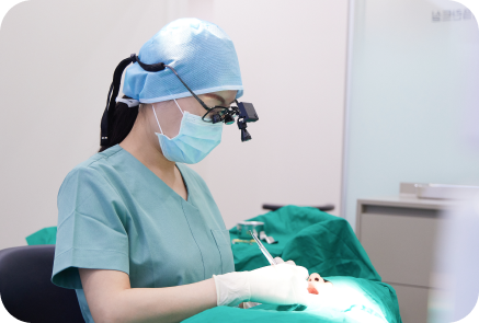 최소 절개, 짧은 수술 시간으로 수술 후 통증이 현저히 줄어듭니다.